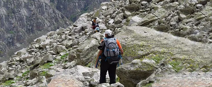 Hampta Pass Trek Guide (2026): Complete Itinerary, Cost, Best Time, Difficulty & Essential Tips